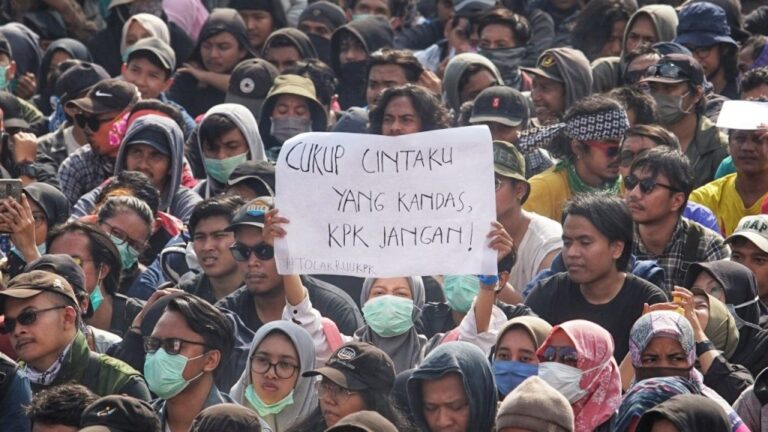 Politik Ala Generasi Z: Dari Media Sosial Menuju Gerakan Nyata